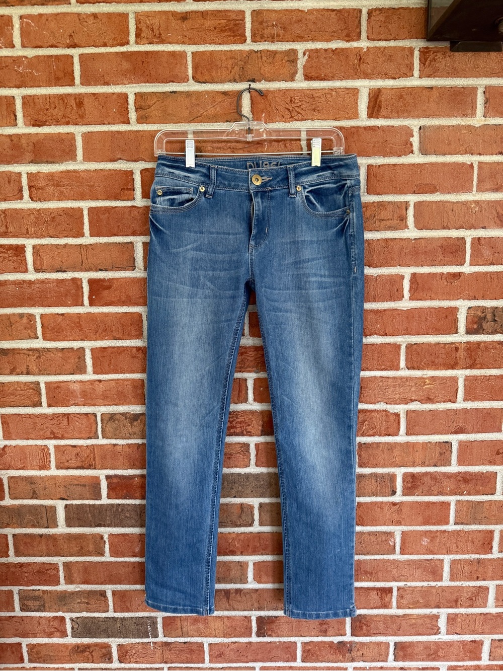DL1961 Women’s Mid-Blue Straight Leg Jeans